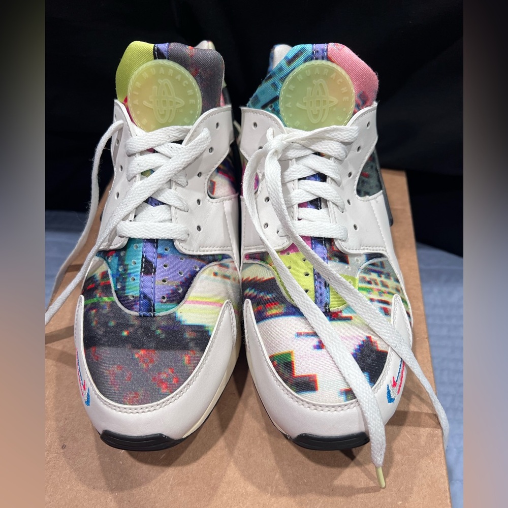 2022 Women’s Air Huarache‘Pixel’ size 10